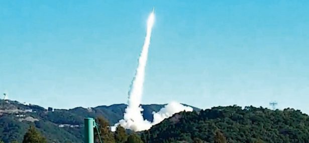 2019년 1월 28일, 가고시마현 우치노우라에서 7기의 위성을 탑재한 JAXA 「엡실론로켓 4호기」가 발사되어, 야마구치 사장도 서플라이어의 일원으로서 입회했다.(촬영: 야마구치 사장)